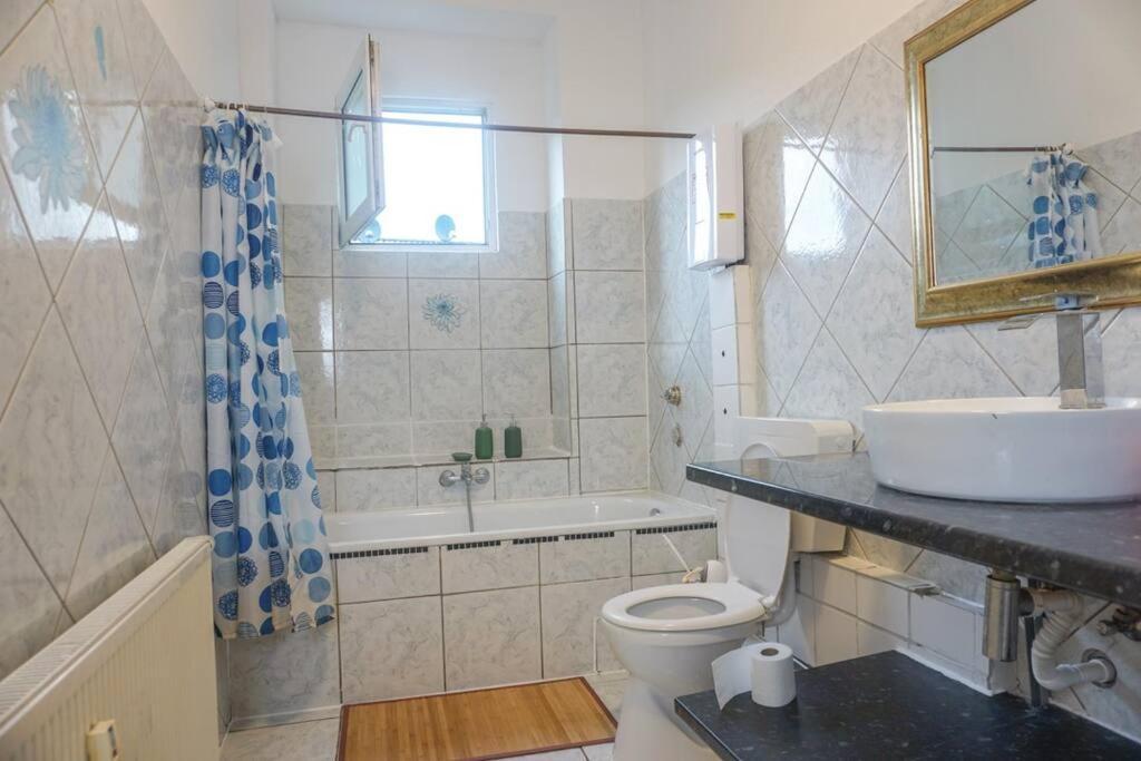 Apartment In Wuppertal - Charmante 3-Zimmer-Oase Mit Kamin Und Badewanne Ngoại thất bức ảnh